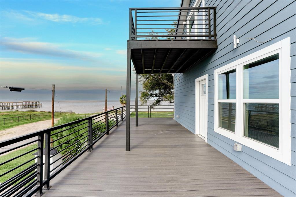 ENJOY THE BREEZE AND THE PANORAMIC BAY VIEWS FROM THE EXPANSIVE WRAPAROUND TREX DECK!