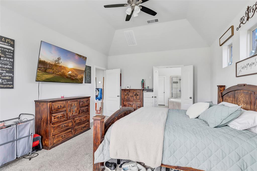 Tall Ceilings in primary room