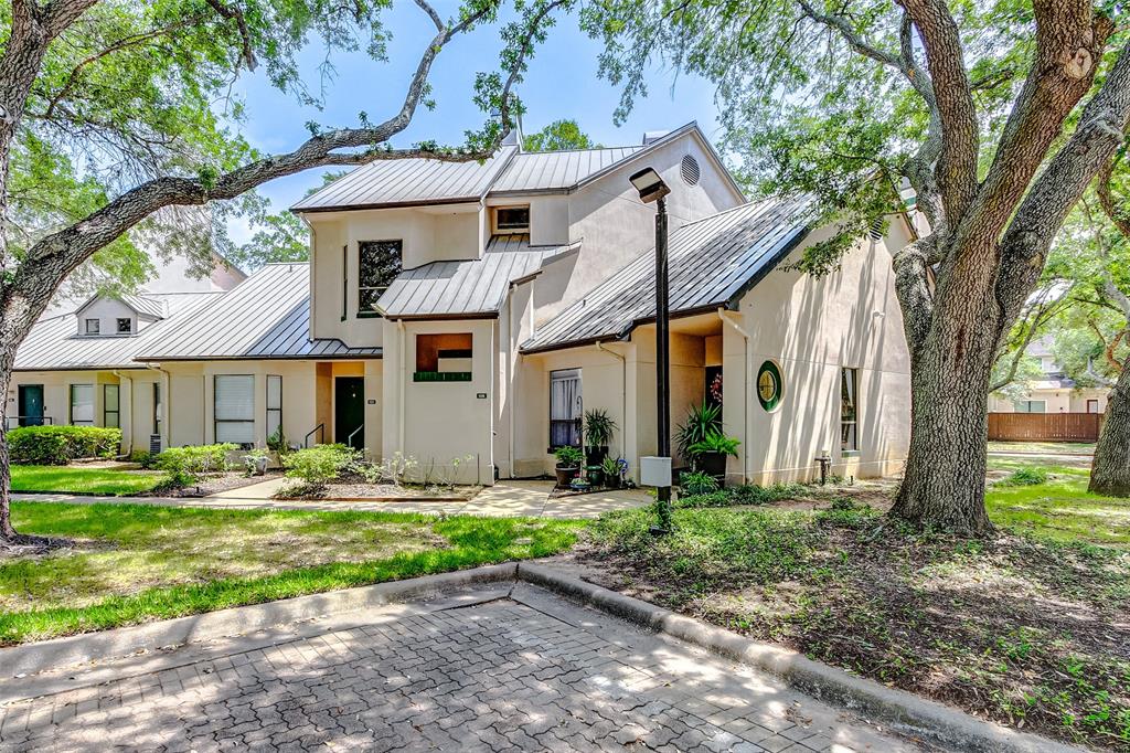 4144 Greystone Way Unit 105