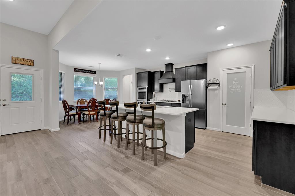 The kitchen features plenty of cabinet space, quartz countertops and stainless steel appliances