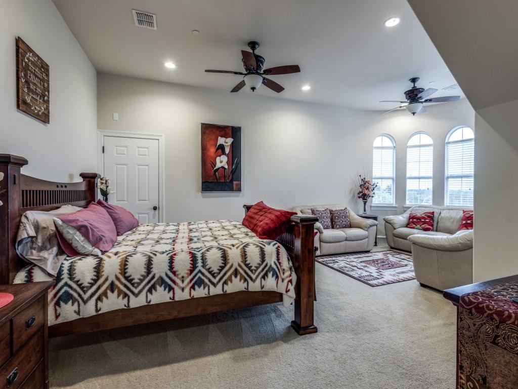 Spacious secondary bedroom upstairs with seating area!