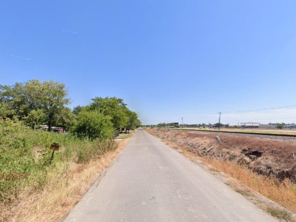 Railroad Street , Hearne, Texas image 4