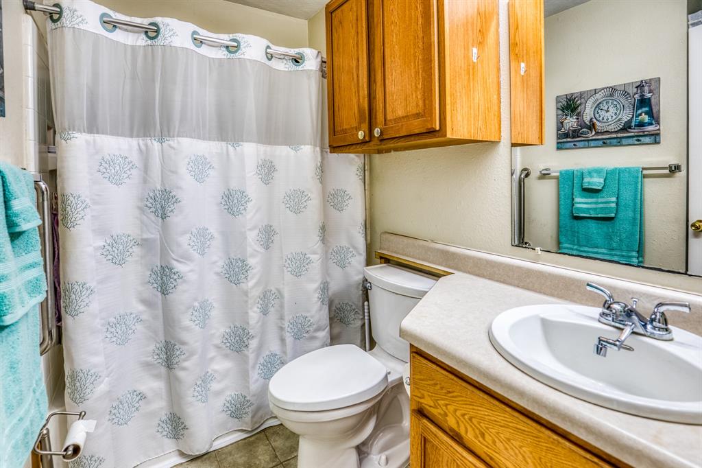 Secondary bathroom w/tub and shower combo. Located between both secondary bedrooms.