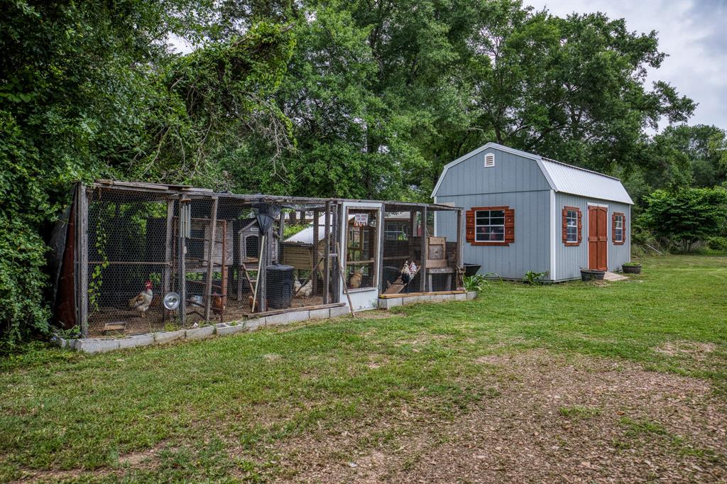 Chicken coop will convey, hens will not convey.