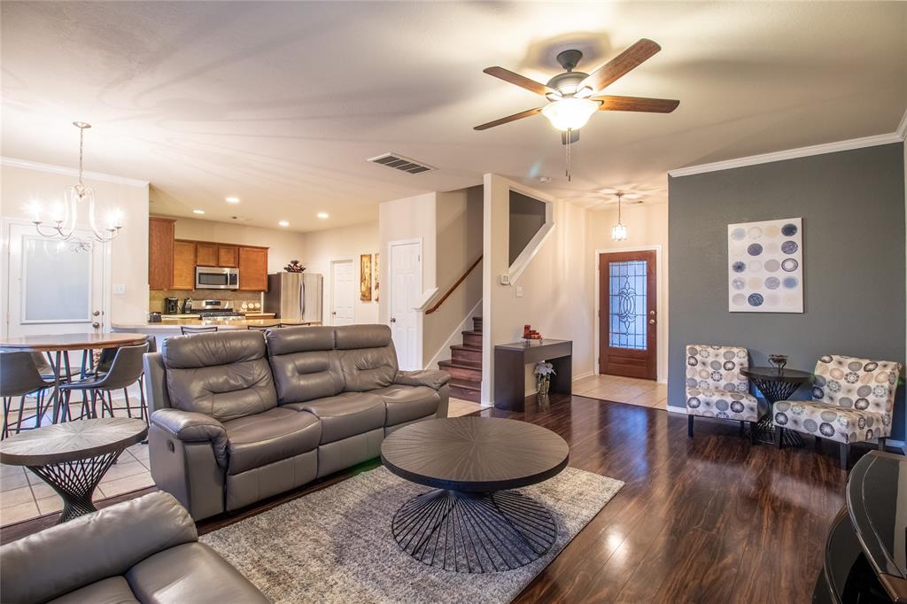 2002 Vermillion Oak St