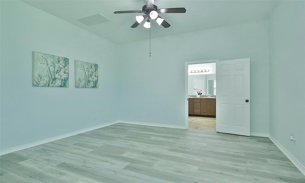 Great view from the dining area through the arches to the living area and entry in this classic open plan all with fresh paint.