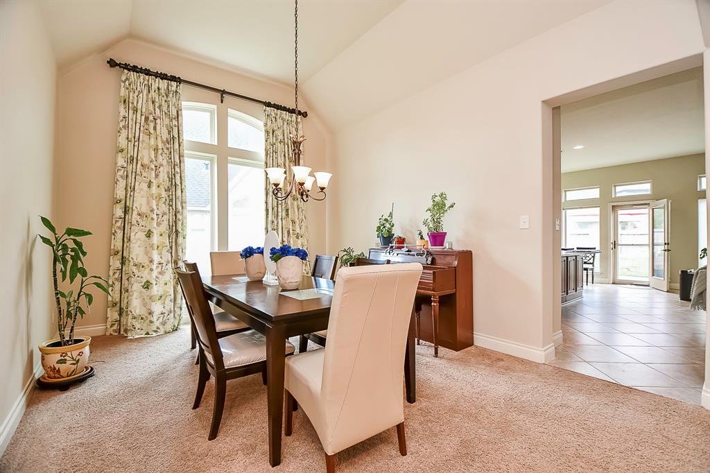 4102 N Creekmont Dr, Fresno, TX 77545