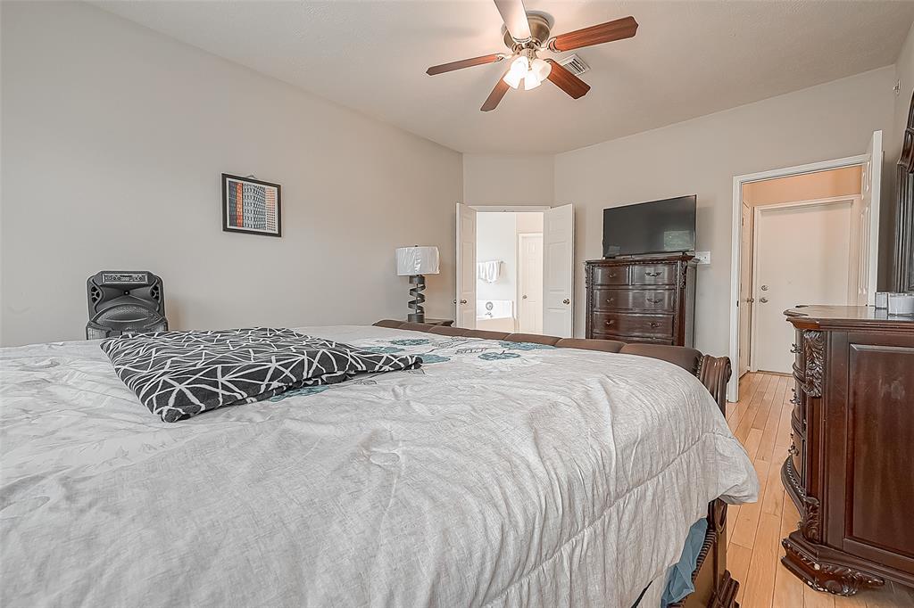 3015 Signal Hill Dr, Friendswood, TX 77546