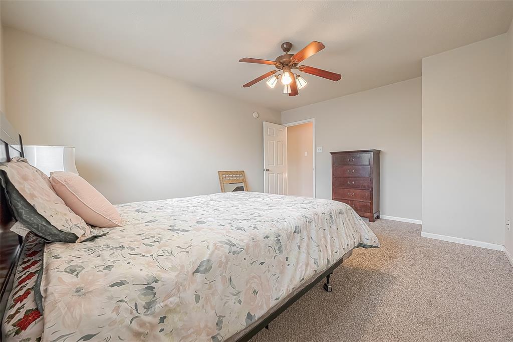 3015 Signal Hill Dr, Friendswood, TX 77546