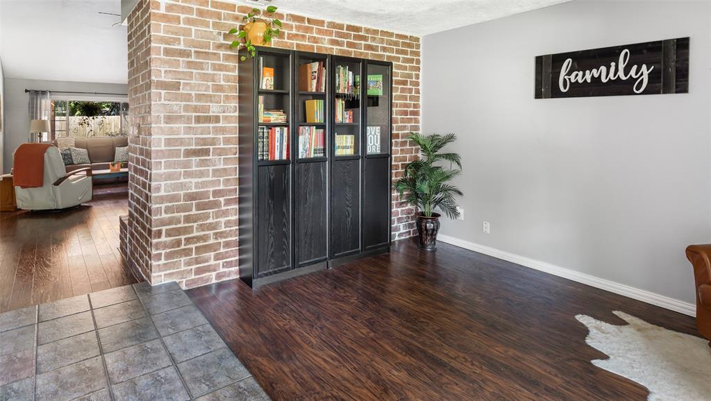 Front entryway with sitting room