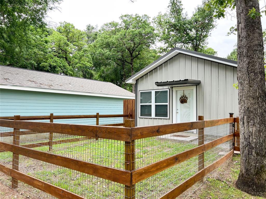 Cozy Cabin/dog run