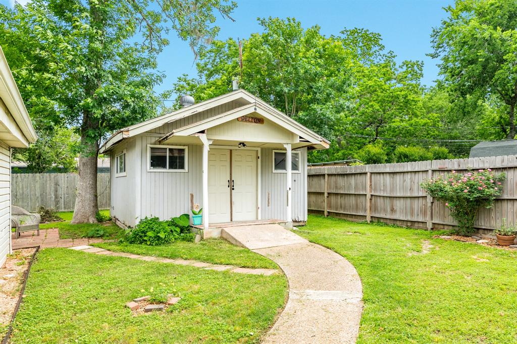 covered patio between main house and additional living space