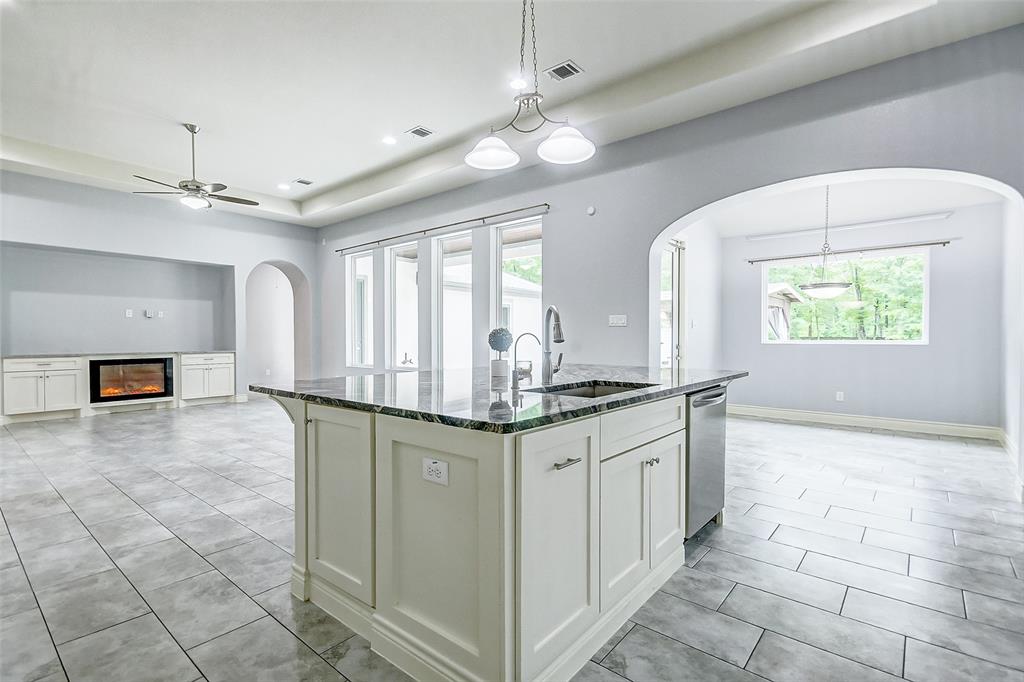 Open floor plan - view from the kitchen of the breakfast area and living area