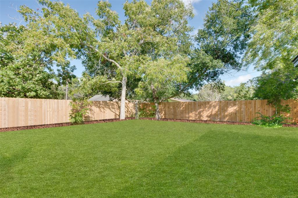 The large, fenced backyard offers room for play, gardening and al fresco dining. (Some virtual staging may be present)