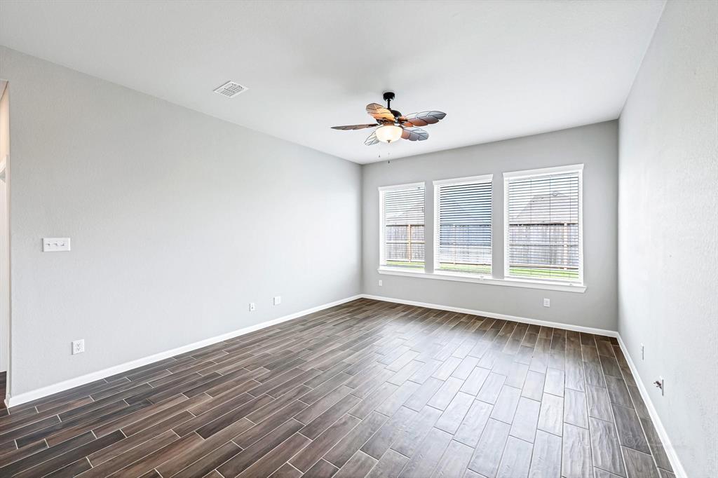 This large living room can accommodate all your larger furniture pieces, ensuring ample space for relaxation and entertaining.