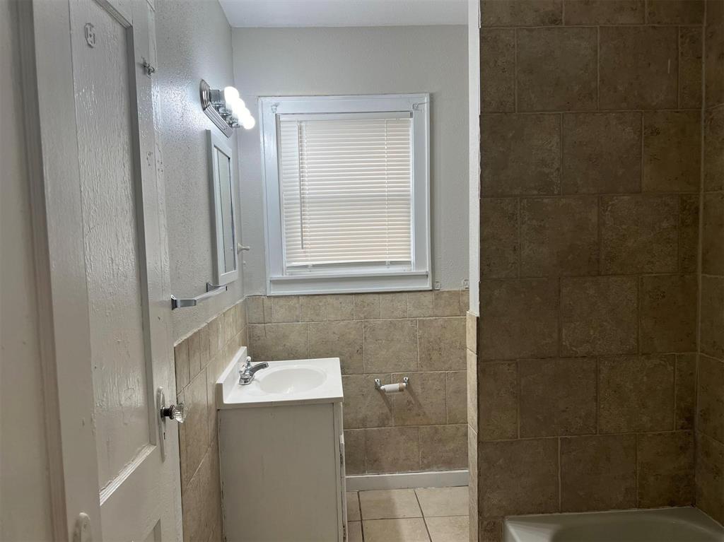 Secondary bathroom