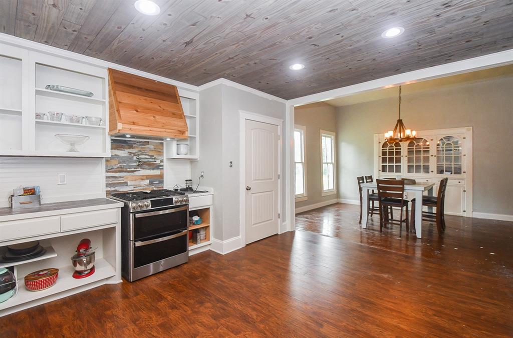 Kitchen to dining area