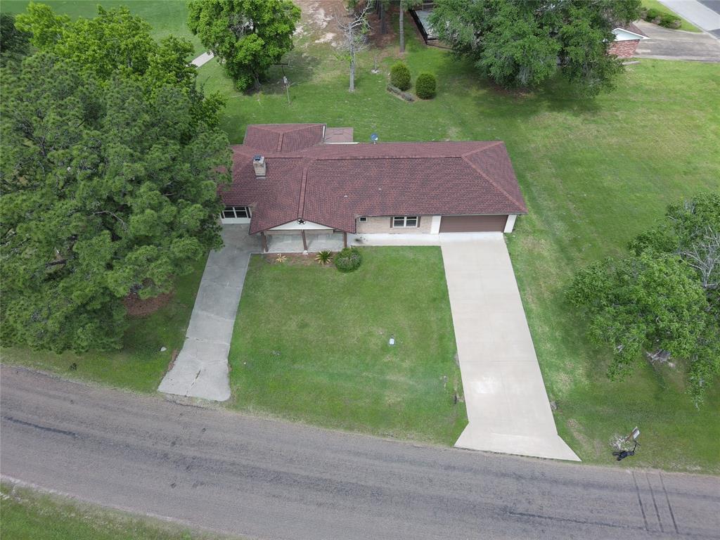 Extra drive way space for all the vehicles.