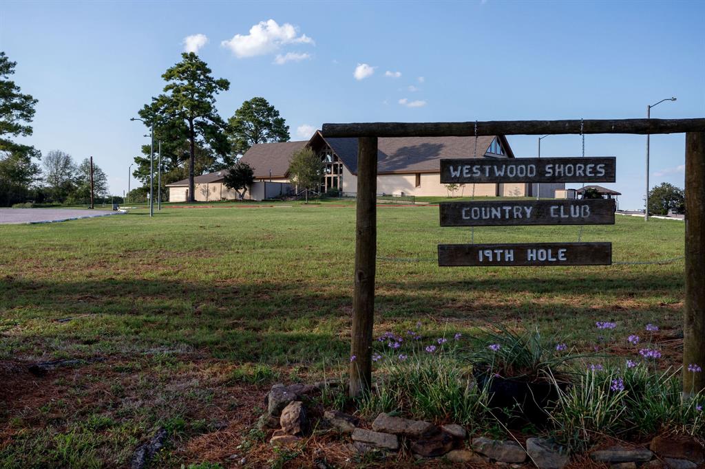 County Club and activity center, with a restaurant/bar, 19th hole, recreation center and golf shop.