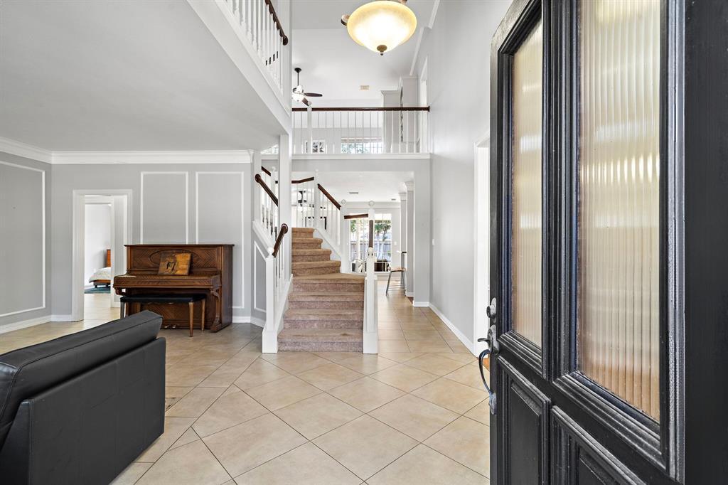 Welcome guests into the foyer where you\'ll be greeted by soaring ceilings, a staircase leading to the second floor, and classic finishes throughout.