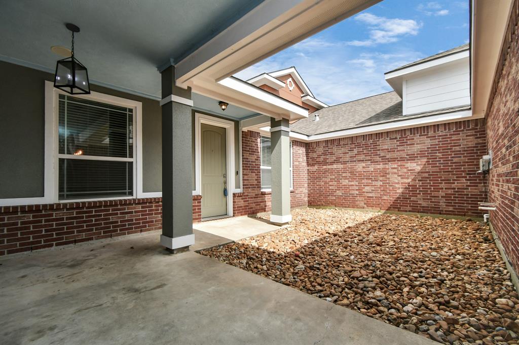 13242 Victory Way , Mont Belvieu, Texas image 4