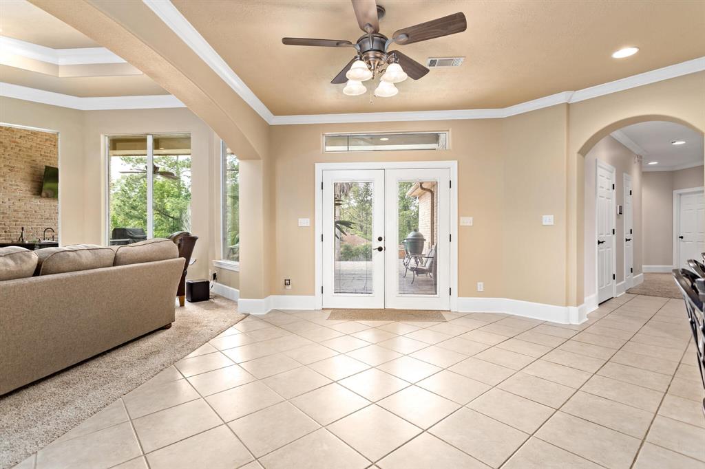 Living/Kitchen area