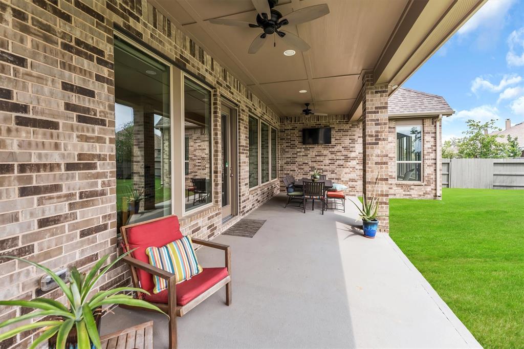 Extended covered patio, has 2 ceiling fans intalled