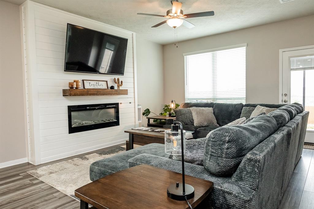 Livingroom with Electric Fireplace