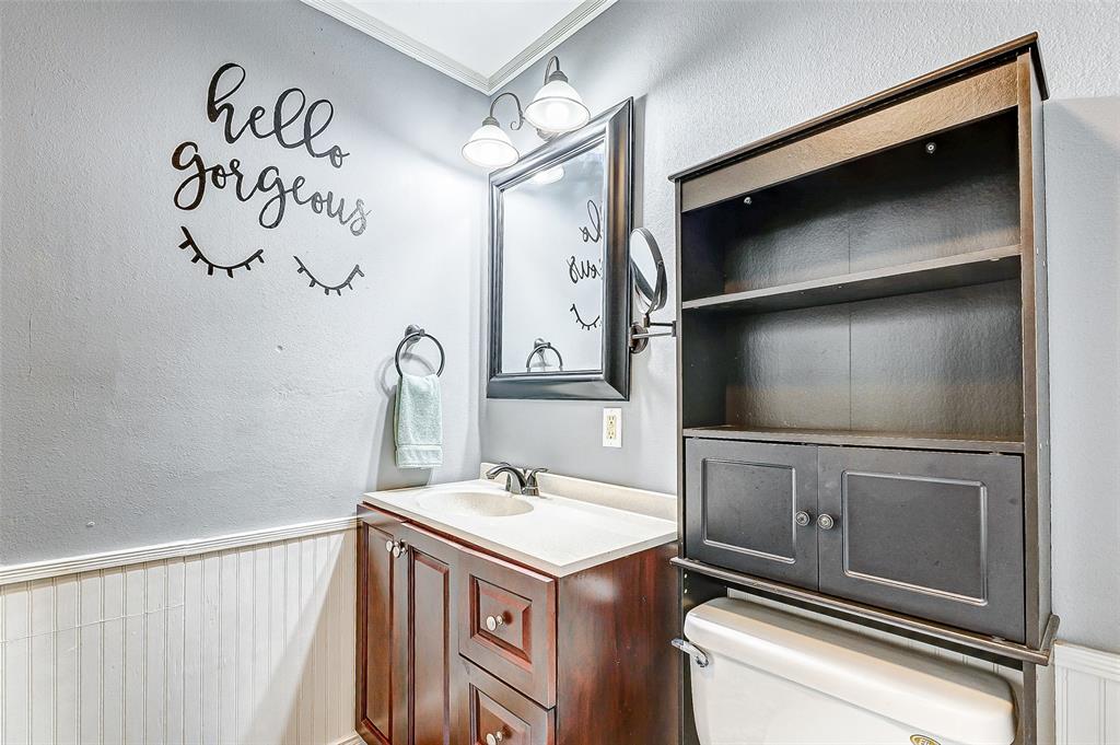 Spacious and inviting! This full-size secondary bathroom boasts modern amenities for your comfort and convenience.