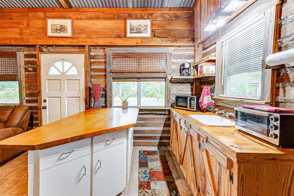 Effortless charm meets practicality! This cozy kitchenette in the ultimate guest house provides everything you need for convenience and comfort.