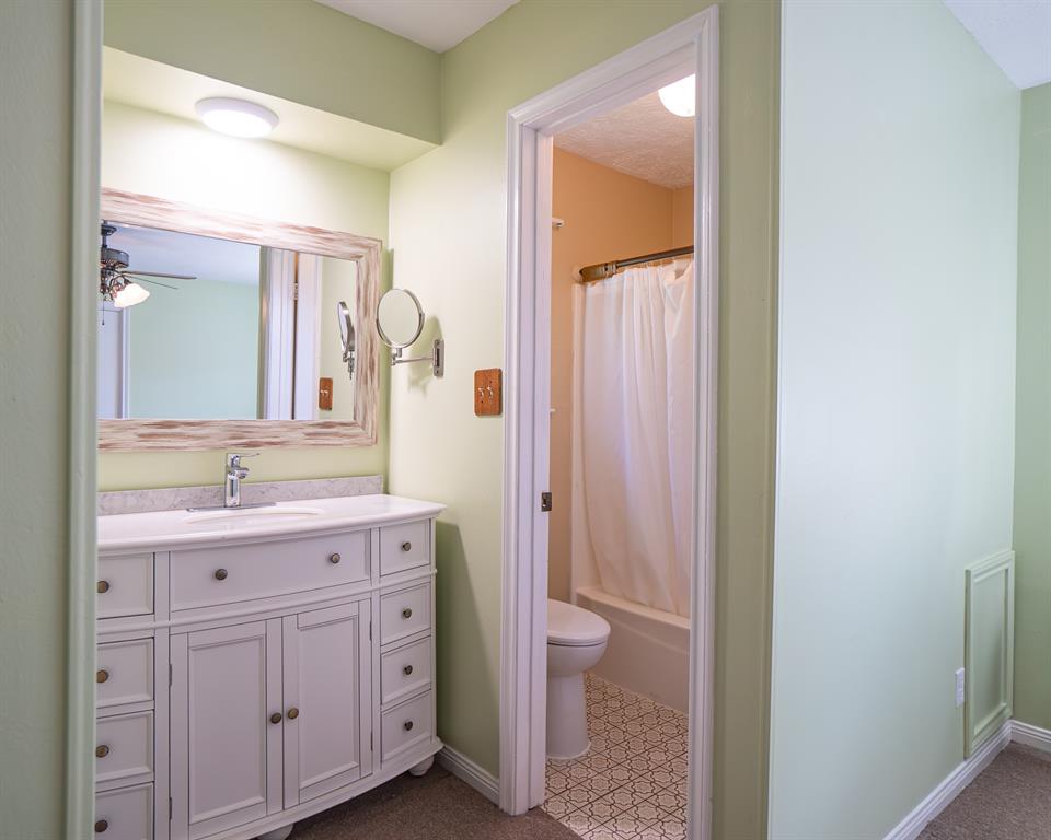 Nice sink/vanity with storage