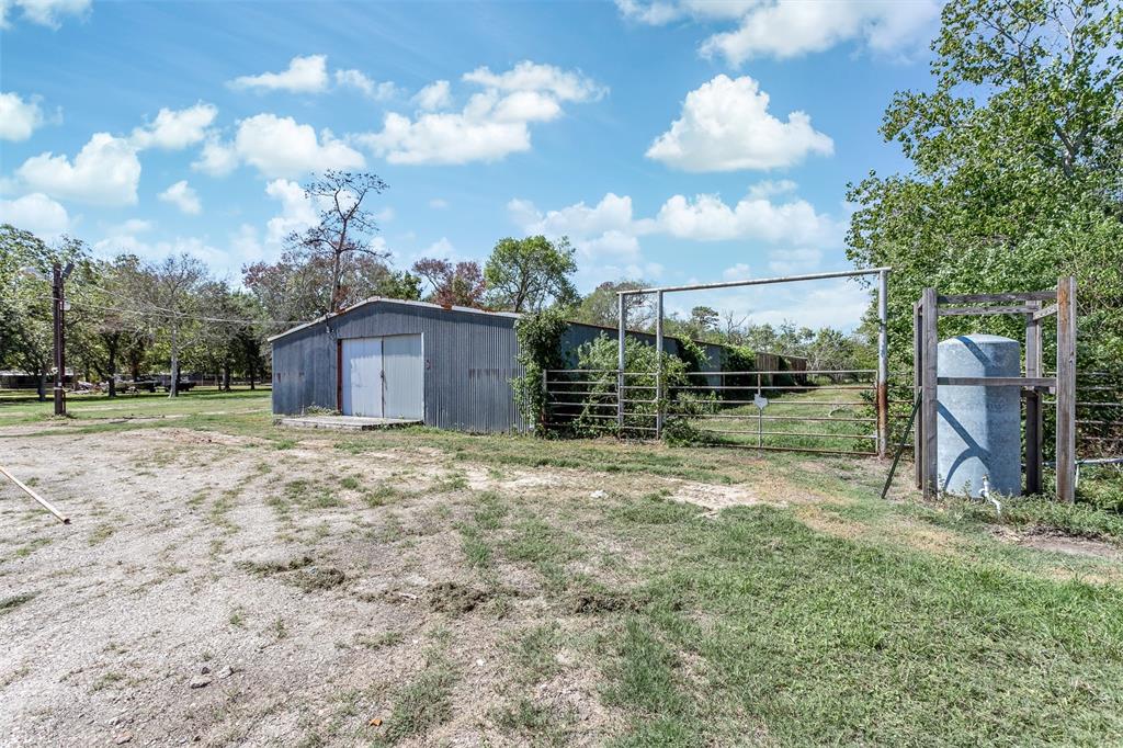 1514 N Main Street , Highlands, Texas image 9