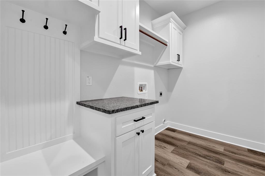 garage door landing and laundry room