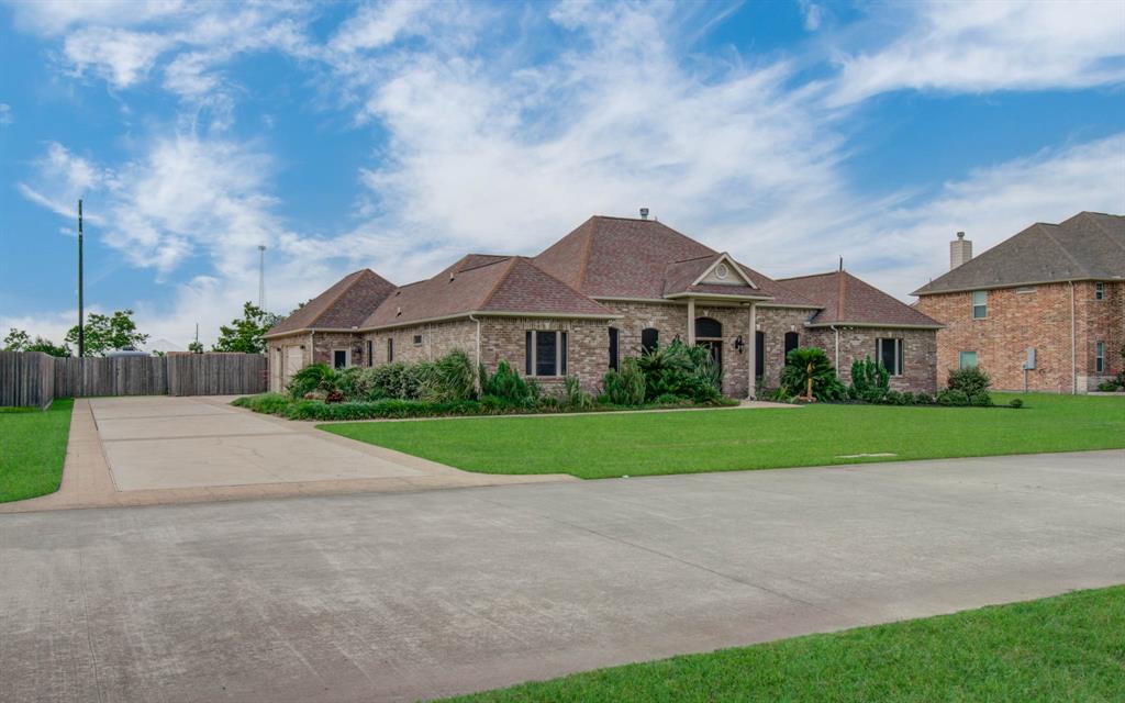 11403 Kings Point Boulevard , Mont Belvieu, Texas image 39