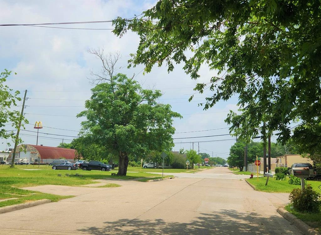 Street View to the right from property.