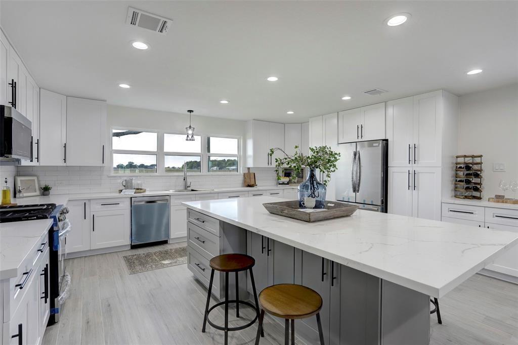 Large island with seating in kitchen