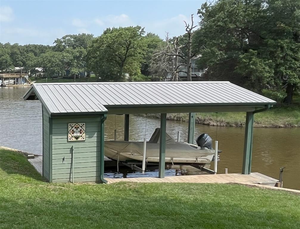 1 Slip Boat House with Storage