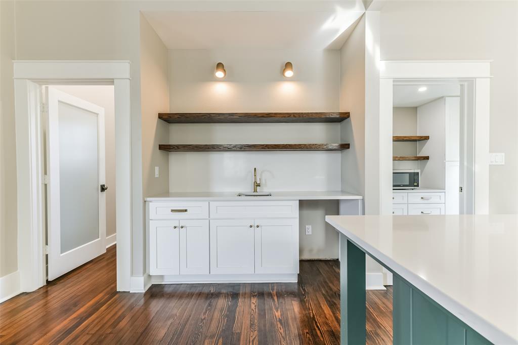 Wet bar off of the kitchen.