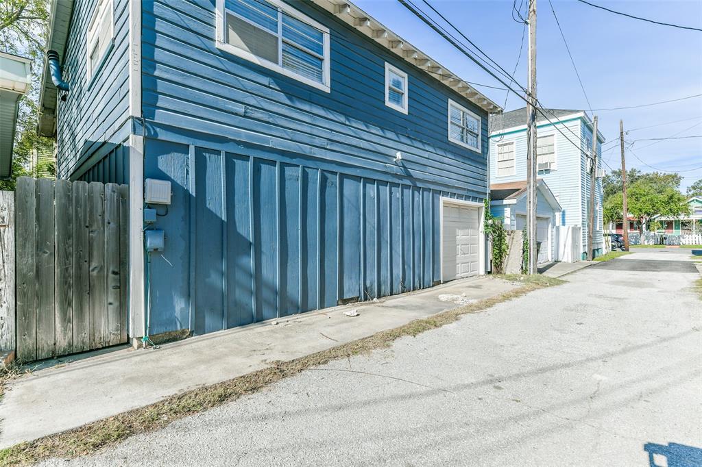 Garage off the alley that can be converted into 2 car garage.