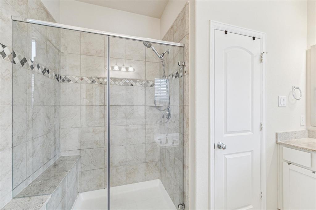 The light, bright and gorgeous Owners En Suite Bathroom offers an ideal escape.