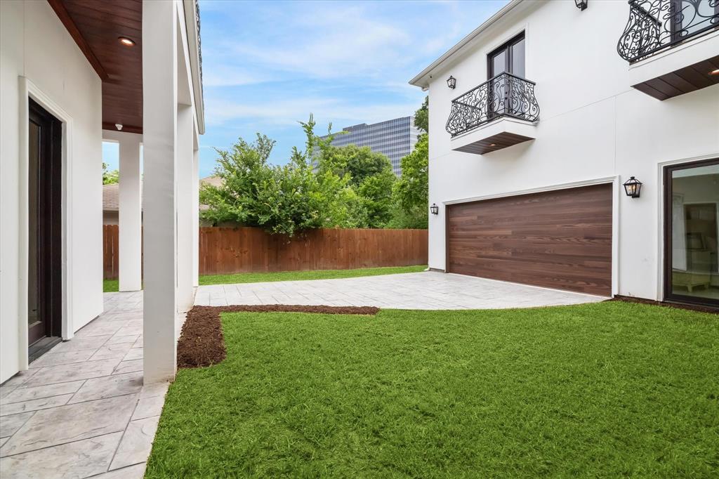 An ideal courtyard backyard perfect for hosting off kitchen, kids play with full view or pets.