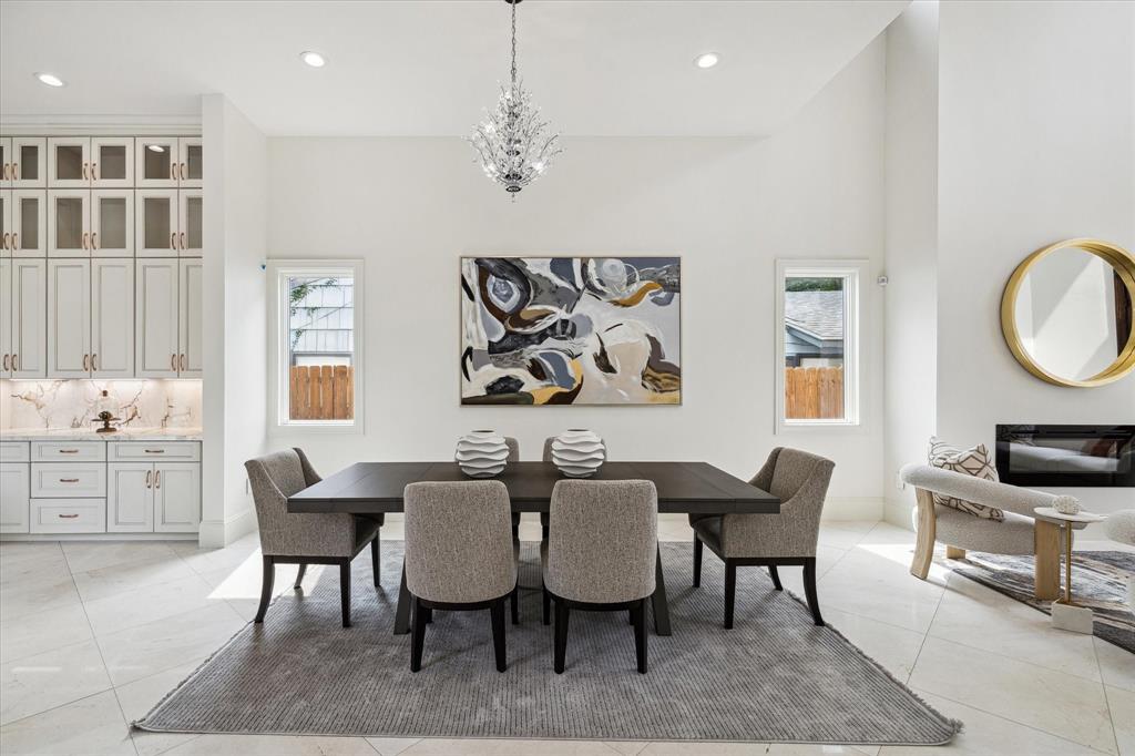 A stunning dining space found off kitchen. An ideal transitional space.