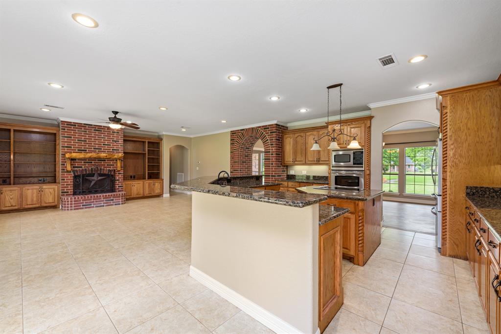 Entertaining will be a breeze in this beautiful home. Breakfast bar in addition to breakfast area is perfect for those meals on the go.