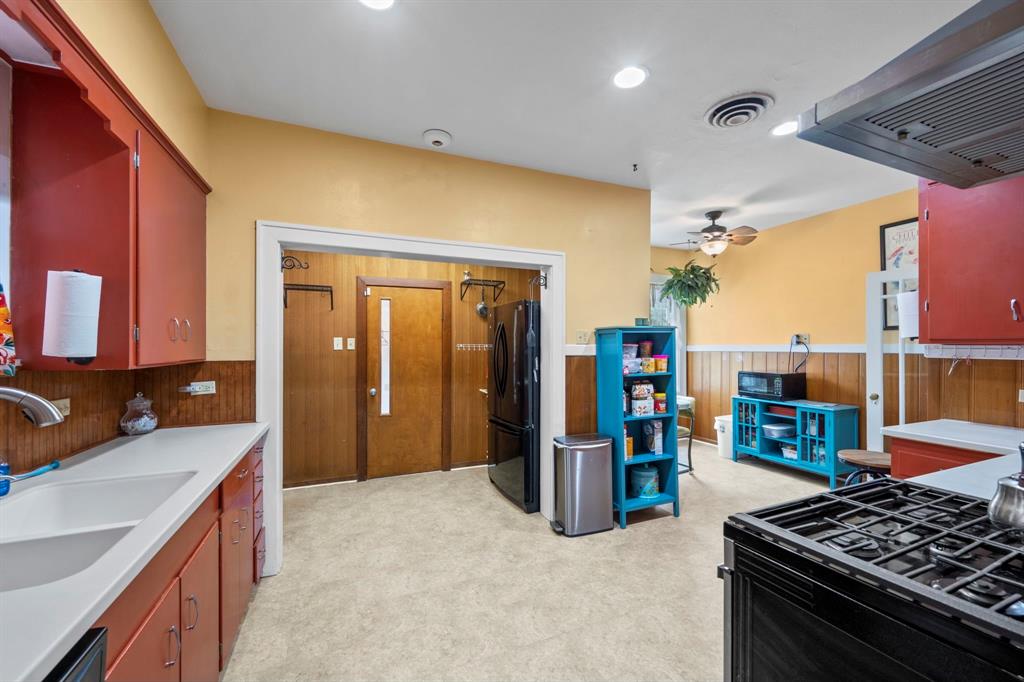 Spacious kitchen with breakfast area. To the right is the breakfast area. Straight ahead is the pantry and just beyond a large laundry/mud room.