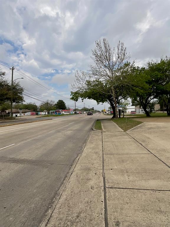 Strawberry Road , Pasadena, Texas image 8