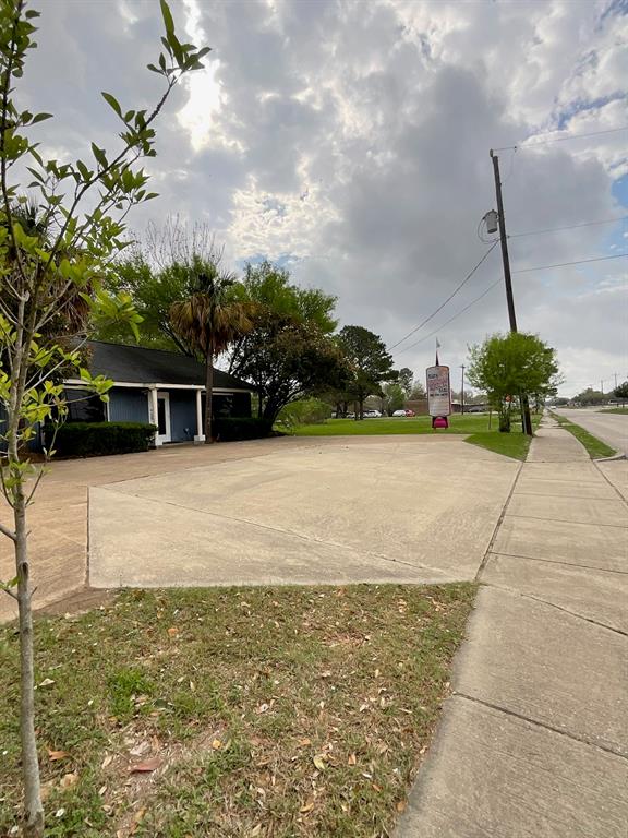 Strawberry Road , Pasadena, Texas image 9