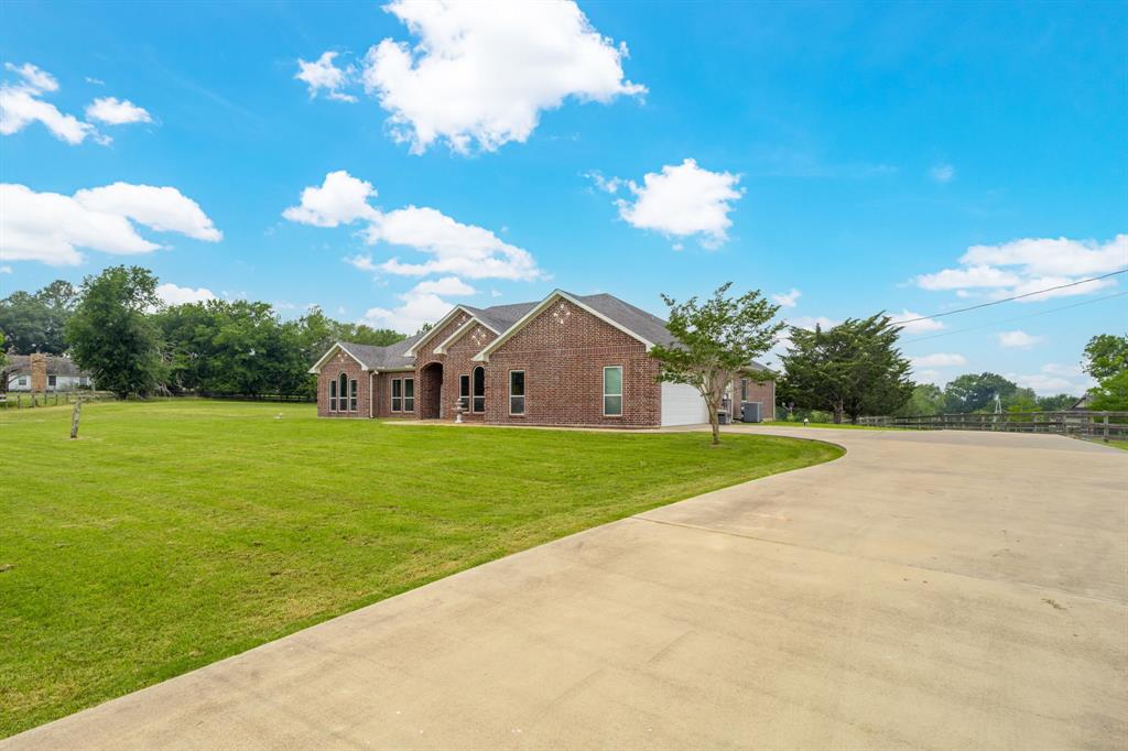 Large driveway and side entry 2 car garage