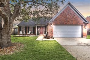 3908 Greenwood Dr, Pearland, TX 77584