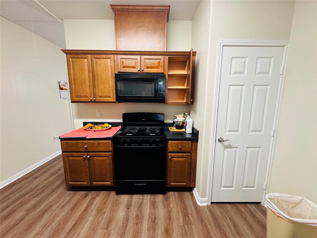 Plenty of cabinet and pantry space.