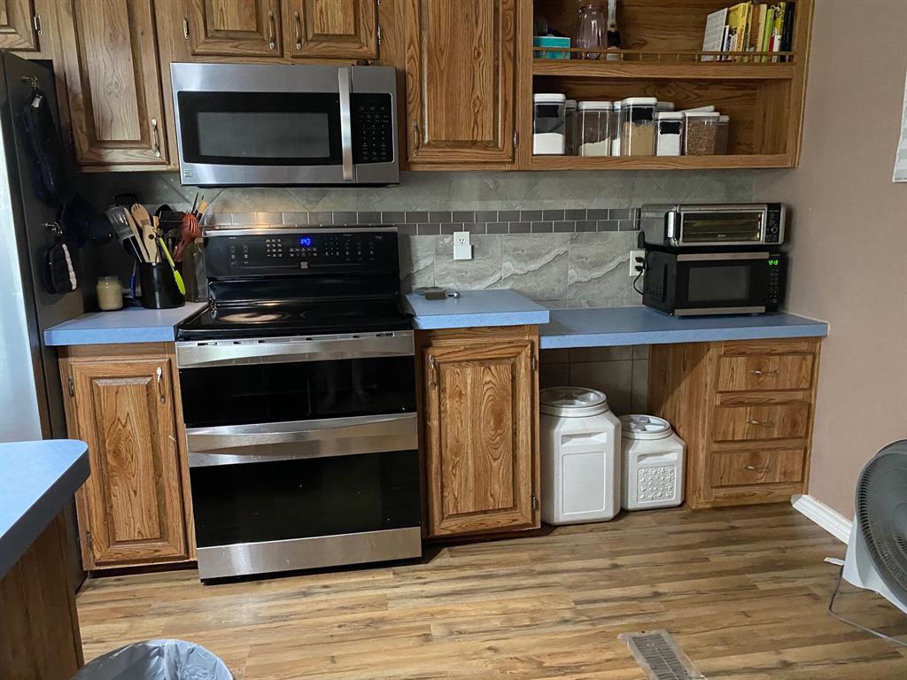 Kitchen S/S Double Ovens & Microwave